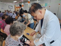 대전시노인복지관, 의료봉사와 예술 공연 활동