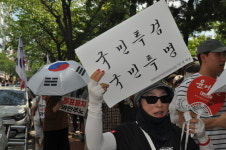 [현장에서] 김해 거북공원에서 확인한 보수 정치의 민낯...시민은 끝까지 남았고 정치인은 먼저 떠났다