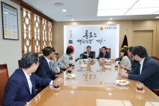  영일만대교·국가해양정원 쏜다… 포항시의회, 경북도·도의회 방문 협력 맞손