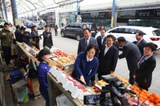첫 현장방문지로 당진전통시장 택한 박영선 중기부 장관