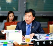 김석곤 충남도의원 학교 복도 음수대 법 준수해야