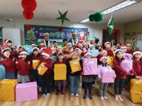 코닝정밀소재(주) 임직원 초록우산 산타 변신
