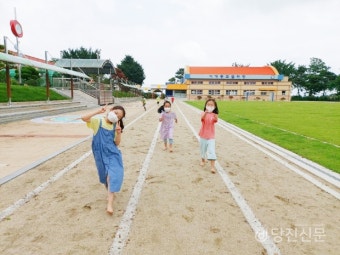 맨발 걷기로 구성원 모두가 자연이 되는 건강한 '당진 북창초'