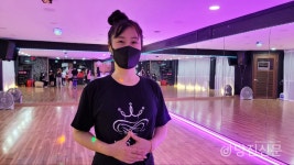 낮에는 회사원, 저녁에는 댄스강사가 됩니다