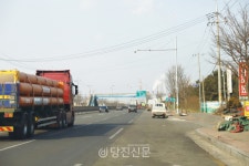 방치되는 대형차량 불법 주정차..민원 제기해도 제자리