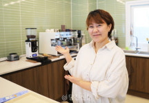 푸르른 자연 속에서 빚는 일루아 카페