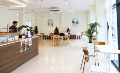 푸르른 자연 속에서 빚는 일루아 카페