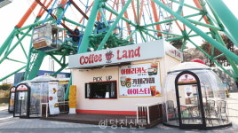 당진 대표 관광지 삽교호를 담은 커피랜드