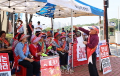 창문을 닫아도 송장 썩는 냄새가 끊이지 않는다