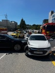 당진시청 인근 사거리에서 5중 충돌 교통사고로 2명 다쳐