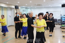 나이야 가라! 부부도 함께하는 웰빙댄스