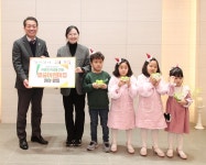 별숲어린이집 원아들, 고사리 손으로 모은 사랑의 저금통 전달