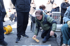 이웃 간의 정을 나누기 위한 윷놀이 한 판