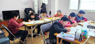 80대 어르신들의 도전과 70대 문해교사의 감동 수업