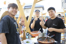 주민 손으로 빚어낸 여름밤의 기적 정미로운 촌캉스 