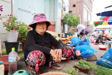 주민과 함께한 100년, 신평시장에 숨 불어넣는다