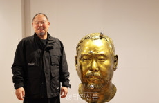 삶을 조각하는 배효남 작가의 우연한 여행자