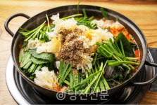 근심은 비우고 건강은 채우고..흑염소 요리의 재발견 무수골