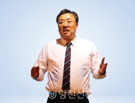 전통시장 화장실에 뿌려진 괴문서 김기재 전 시의장, 네거티브에 발끈