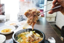 시어머니에서 며느리로..일곱 평 뼈국밥집에 담긴 35년