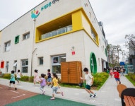 [금융ESG-사회를 만나다] 하나금융,  어린이집 건립 청소년 그루터기 장애인 체육 후원… 민간기업 모범모델로 엄지척