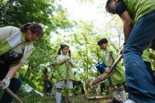 유한양행, 서울 노을공원서 행복한 버드나무 숲가꾸기 진행