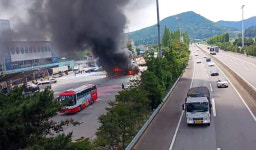 전남 섬진강휴게소서 고속버스 화재…인명피해 없어