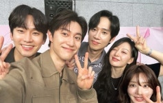 눈물의 여왕 종영 후에도 찐 케미…김수현, 연극 남배우 트렌드 순위 1위