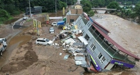 소비쿠폰 써야 하는데… 극한 폭우에 젖은 골목상권, 웃는 백화점
