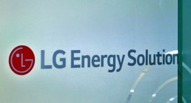 [특징주] LG에너지솔루션, 포드 배터리 공급계약 해지에 6%대 급락