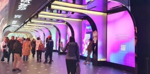 [BTS 광화문 공연] 롯데백화점 명동 본점, BTS 상징 보랏빛 향연