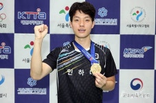 [포토] 조기정(인하대), 100회 체전 탁구 남대부 단식 금메달