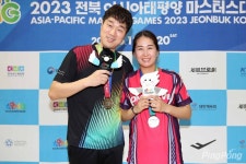 [포토] 2023 전북 아·태마스터스 탁구 30대 개인전 혼합복식 시상
