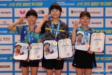 유승민 IOC위원배 탁구대회 여자5학년부 입상자들, 우승 신효린