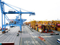 동북아시아의 물류 거점 기능을 수행하는 부산신항만터미널