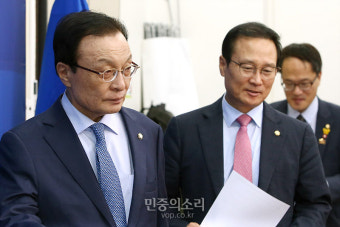 최고위원회의 참석하는 이해찬-홍영표[포토]