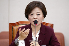 청문회 답변하는 진선미 여가부 장관 후보자[포토]