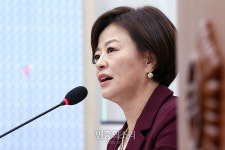 질의 답변하는 진선미 후보자[포토]