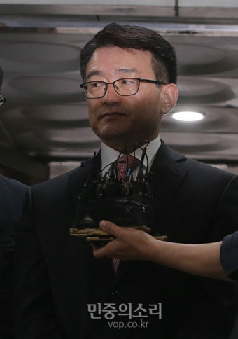 구속영장심사 받으러 법정 향하는 이재수 전 기무사령관[포토]