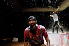 거짓과 폭력이 양산한 두 가족의 비극, 연극 ‘빌미’