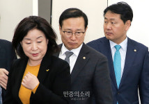 선거법 관련 회동 갖는 심상정-홍영표-김관영[포토]