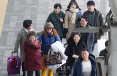 설 연휴 함박웃음 짓는 가족들[포토]