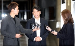 승리, 8시간 조사 받고 귀가 “모든 의혹에 대한 조사 마쳤다”