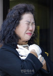 영정사진을 가슴에 품고[포토]