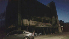 [르포] 불탄 농장의 소 울음과 눈물 삼키는 주인 “울면 뭐해”