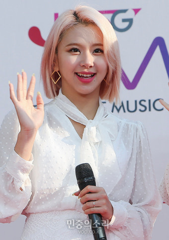 목소리 큰 팬이 신기한 채영[포토]
