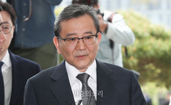 김학의, 피의자 신분 검찰 출석…질문엔 묵묵부답