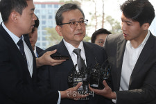 피의자 신분으로 소환된 김학의[포토]