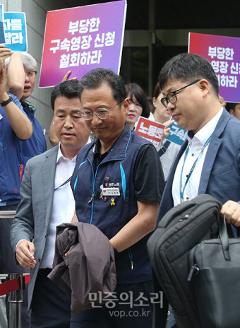 구속영장심사 받고 나오는 김명환 민주노총 위원장[포토]