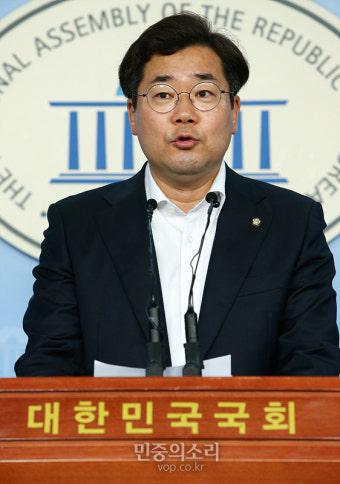현안 브리핑하는 박찬대 원내대변인[포토]